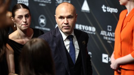 Iniesta y su parecido con Pedri: "Es bonito que se siga manteniendo ese recuerdo de cuando jugaba"