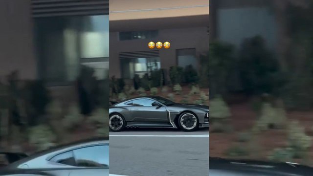 Fernando Alonso luce en Mónaco su súper exclusivo Aston Martin Valiant... ¡diseñado por él!