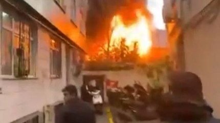 Otoparkta çıkan yandın büyüdü, 2 katlı binaya sıçradı