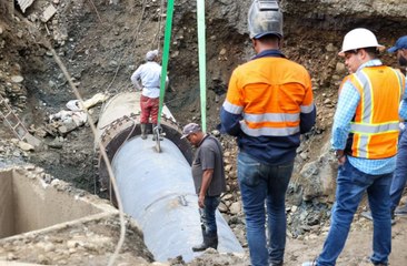 Sin fecha el regreso del agua potable tras colapso de tubería en Santiago