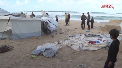 Gaza, la disperazione a Khan Younis nei campi profughi allagati