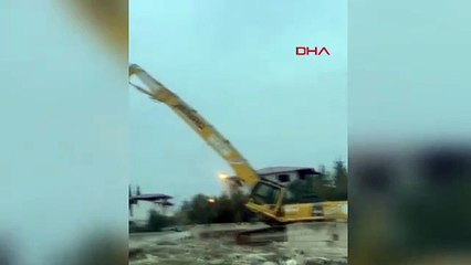 Yıkım sırasında çöktü! Saniyeler içinde yerle bir oldu