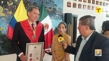 DIRECTOR PROVINCIAL DEL IESS EN GUAYAS LUCE EN ALTO SU TÍTULO DE HONOR EL “DOCTORADO HONORIS CAUSA”