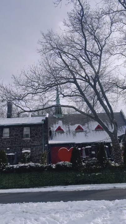 The snow scene on the northeastern part of Roosevelt Island in New York City. Captured by resident Nelson Wang on December 28, 2025.
