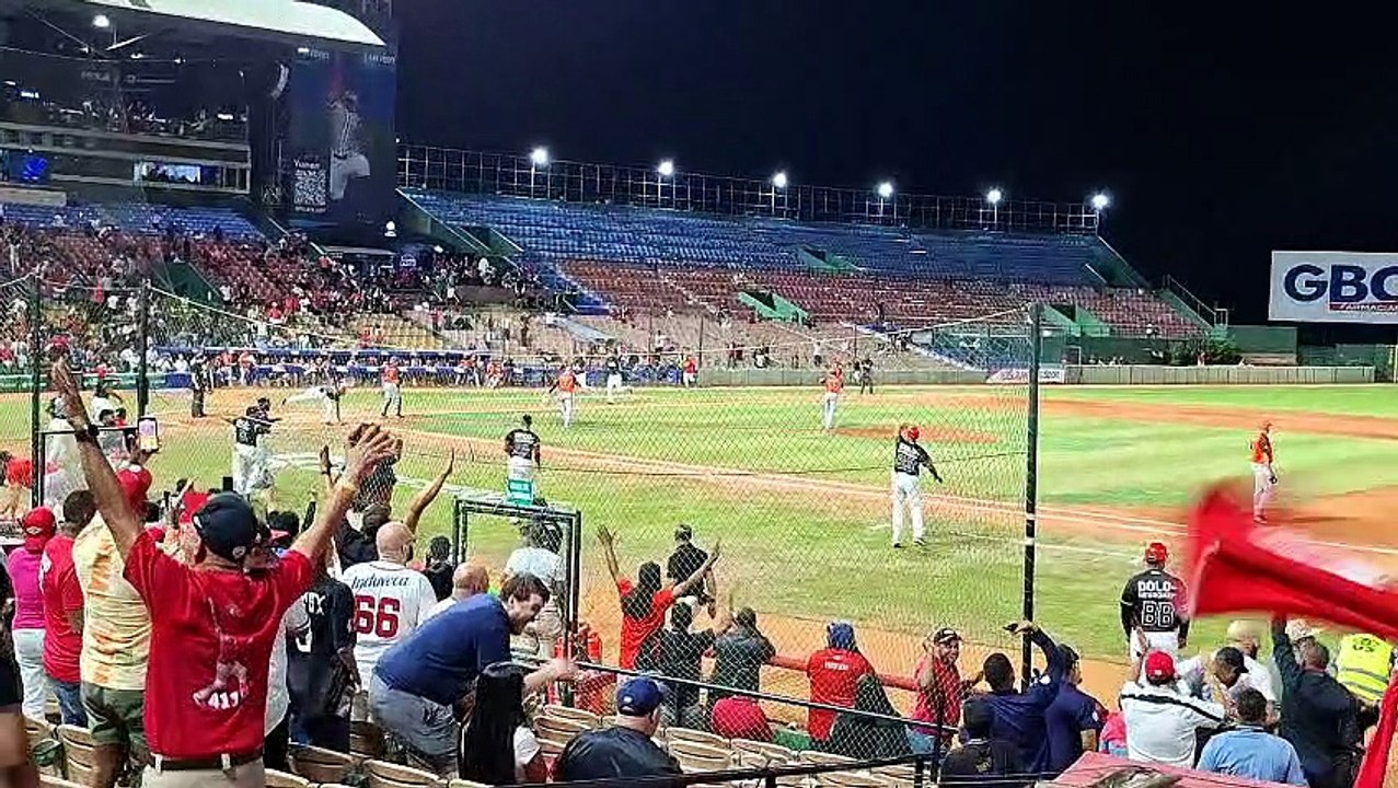 Leones se quedan solos en primero tras dejar en el terreno a los Toros