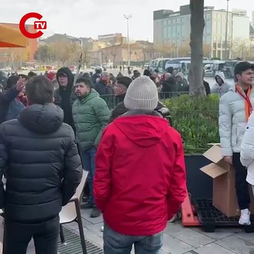 Galatasaray taraftarı, Çağlayan Adliyesi önünde toplanmaya başladı.