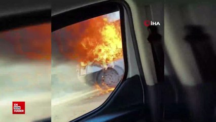 İstanbul Bağcılar TEM Otoyolu'nda araç alev alev yandı