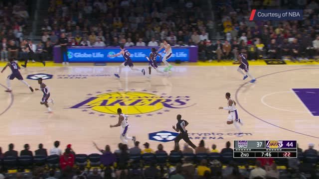 LeBron throws down audacious reverse slam