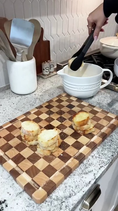 Asmr make Sunday breakfast with me 🤍☕️ mini French toasts & homemade whipped cream w my fav sug