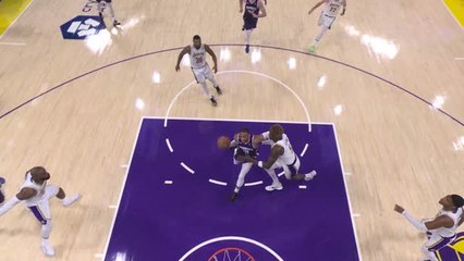 Ayton's huge block leads to LeBron dagger