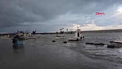 Zonguldak’ta deniz taştı, kardan 81 köy yolu kapandı