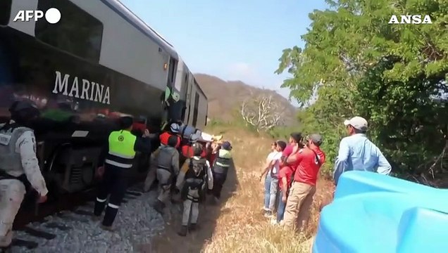 In Messico almeno 13 morti e 98 feriti nel deragliamento di un treno