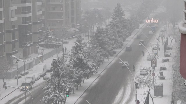 Diyarbakır’da yoğun kar yağışı: Valilik peş peşe uyardı