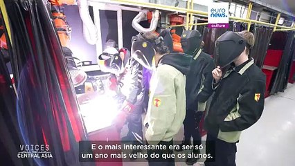 Nas oficinas de soldadura do Cazaquistão, três gerações mantêm viva uma arte em desaparecimento