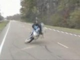 Moto crash san casque