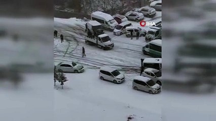 Kar yağışı hayatı durma noktasına getirdi: ''Trafiğe çıkmayın!''