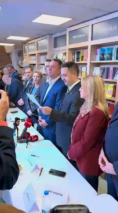 Buğra Gökce’nin imza gününün kente ve siyasete yansımaları: İzmir bin pişman!