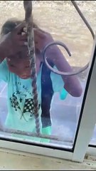 เด็กน้อยส่องกระจกเสริมหล่อ แต่ตอนจบพีคจัดทำฮาลั่นสนั่นโซเชียล