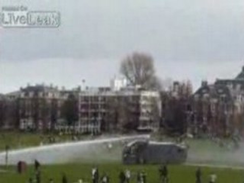 Camion à eau anti-émeutes POLICE