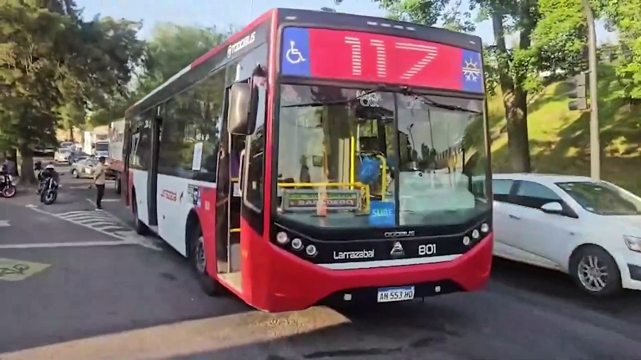 Un camión y un colectivo chocaron en la General Paz: al menos 18 heridos