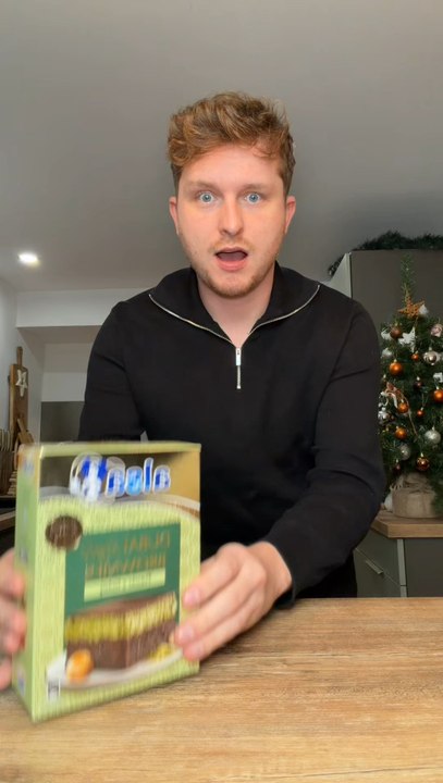 Plein de produits au chocolat de Dubaï 😍✨Que ce soit le brownie alsacien Dubaï style, la boisson de Dubaï, la pâte à tartiner de Dubaï de chez Carrefour ou encore la tablette de chocolat Lindt Dubaï… il y en a pour tous les goûts 🎉🍫✨