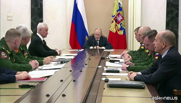 Putin sostiene che le forze ucraine retrocedono su tutto il fronte