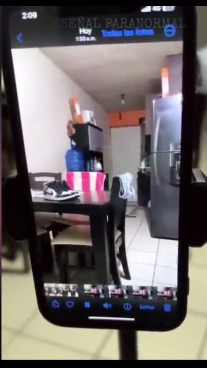 UNA CHICA ES ASECHADA POR UN FANTASMA QUE SE MATERIALIZA