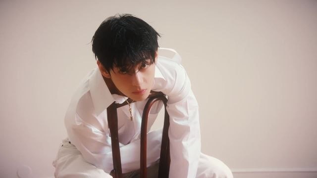 VO: Behind the Vogue Japan Cover Shoot: V [Syndication]