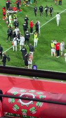 لاعب منتخب مصر يبدل قميصه مع شيكو بانزا بعد المباراة.. وهزار من نوع خاص بينه وبين فتوح