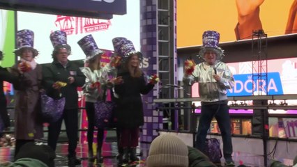 Incredible confetti show in Times Square to receive New Year's Eve