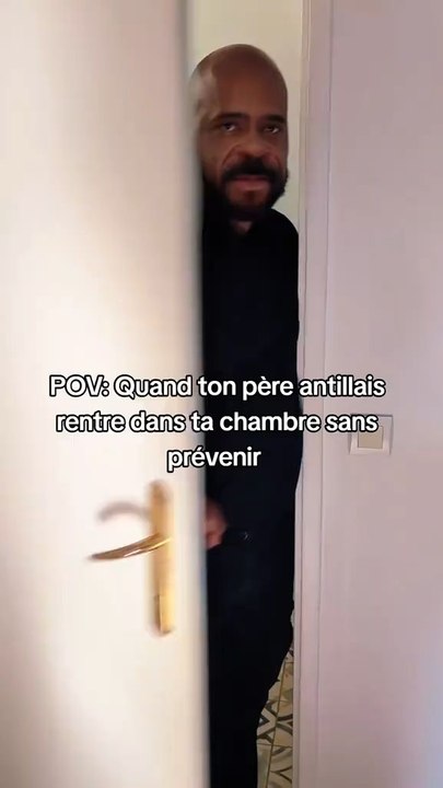 POV : Quand ton père martiniquais rentre dans ta chambre sans prévenir