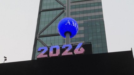 뉴욕 타임스퀘어 새해맞이 성조기볼 등장...'미 건국 250주년 자축' / YTN