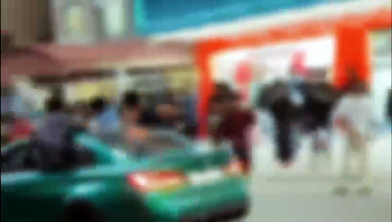 «الداخلية »ضبط أسيويين ظهروا في مقطع فيديو أثناء قيامهم بأعمال استهتار ورعونة على مركبات فارهة في « الجليب»