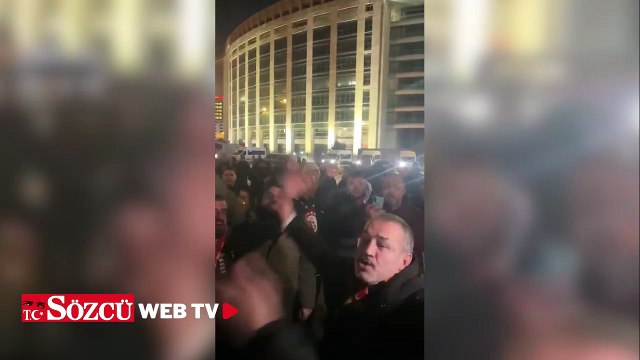 Çağlayan Adliyesi önündeki Galatasaray taraftarları: “Yönetim istifa!”