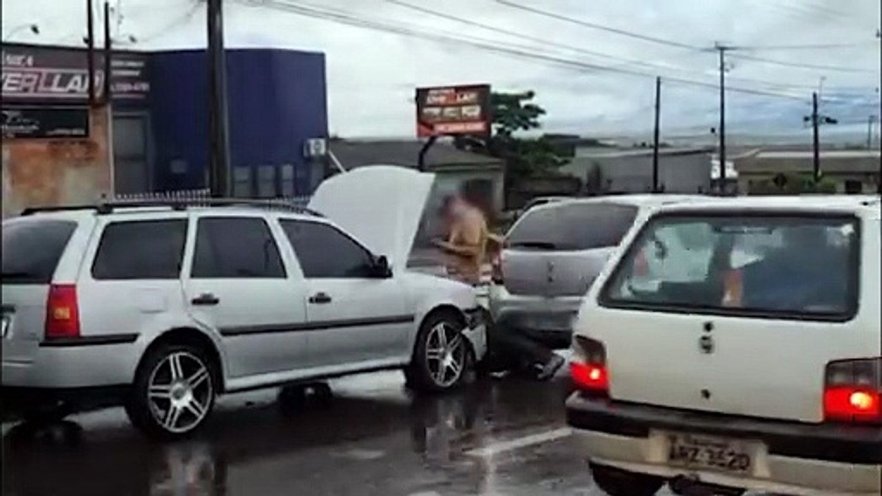 Parati bate atrás de Sandero no Pacaembu, em Cascavel