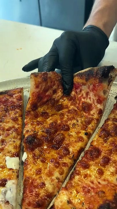 Cheese pizza 🤝 ranch
