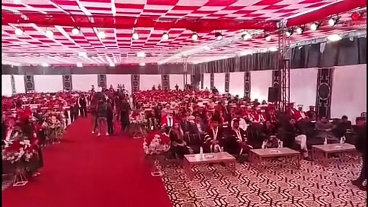 سپیکر پنجاب اسمبلی ملک محمد احمد خاں کی ملتان میں نجی یونیورسٹی کے کانووکیشن میں بطور مہمانِ خصوصی