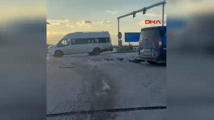 Öğrenci servis minibüsü ile otomobil çarpıştı: 9 yaralı