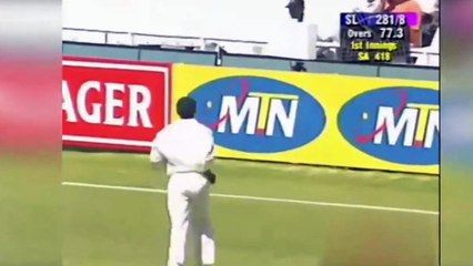 Muttiah Muralitharan vs Shaun Pollock and Allan Donald 15 off 22Balls 37 Mins 3 Fours vs South Africa 1st Test, Cape Town, March 19 - 23, 1998