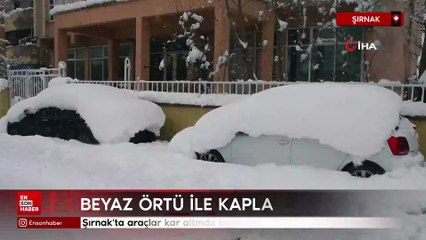 Şırnak'ta araçlar kar altında kayboldu