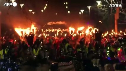 A Edimburgo si festeggia l'arrivo del nuovo anno tra vichinghi e cornamuse