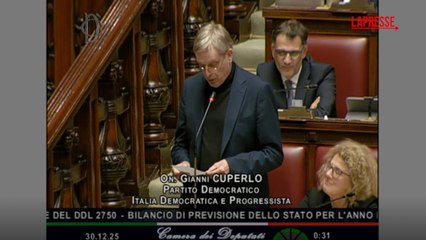 Manovra, seduta notturna alla Camera. Cuperlo cita Marzullo e scatta un coro di applausi dell'Aula: «Qui si fa l'Italia o si dorme»