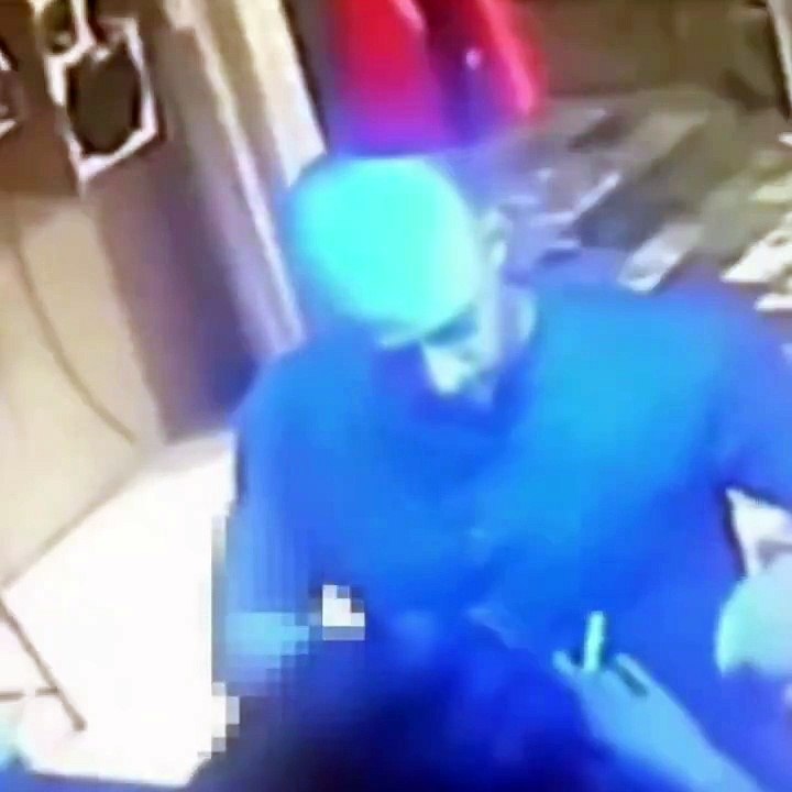 Vídeo mostra policial militar rendendo clientes...