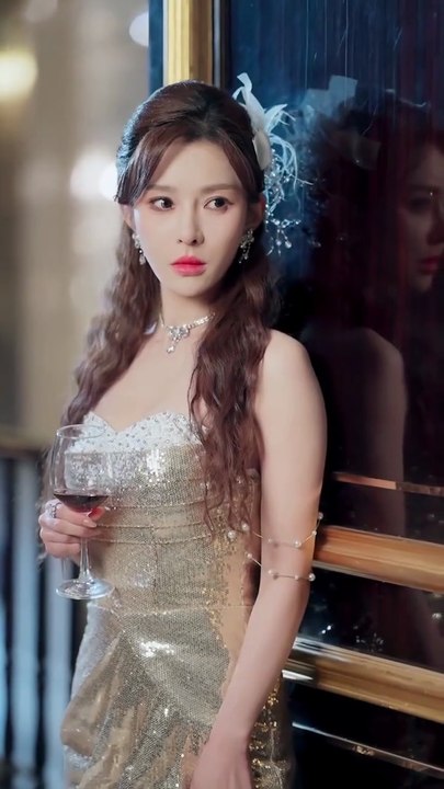 [Eng SUB] Poor tailor saved kidnapped beauty star, she fell in love at first sight