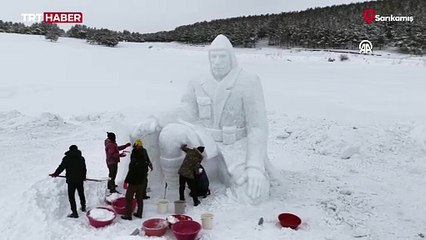 Kars'ta Sarıkamış Harekatı için kardan heykeller hazırlanıyor