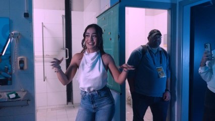 Marina Rivers arenga a las jugadoras de 'Las Pilares FC'