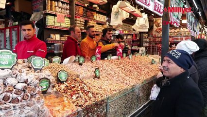 Eminönü'nde yılbaşı öncesi alışveriş hareketliliği