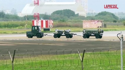 Taiwan, i caccia che decollano dalla base di Hsinchu nel secondo giorno di esercitazioni militari cinesi