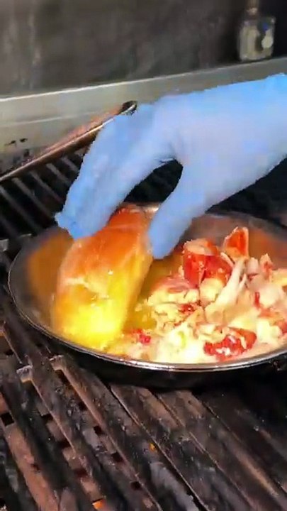 It’s always LOBSTER ROLL SEASON at Mark’s Off Madison in NYC’s Flatiron District! 🦞🔥 #DEVOURPOWER