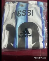 MESSI ES UN APELLIDO COMO LUCA MESSI EX BOXEADOR ITALIANO INCLUSIVE LIONEL Y LUCA SE TOMARON FOTO POR EL APELLIDO PERO A MI NO ME CAE BIEN EL ARGENTINO YO SE LO QUE PASO Y YO NUNCA OLVIDO Y ADEMÁS SE ME HACE MUY FINGIDO MUY HIPÓCRITA